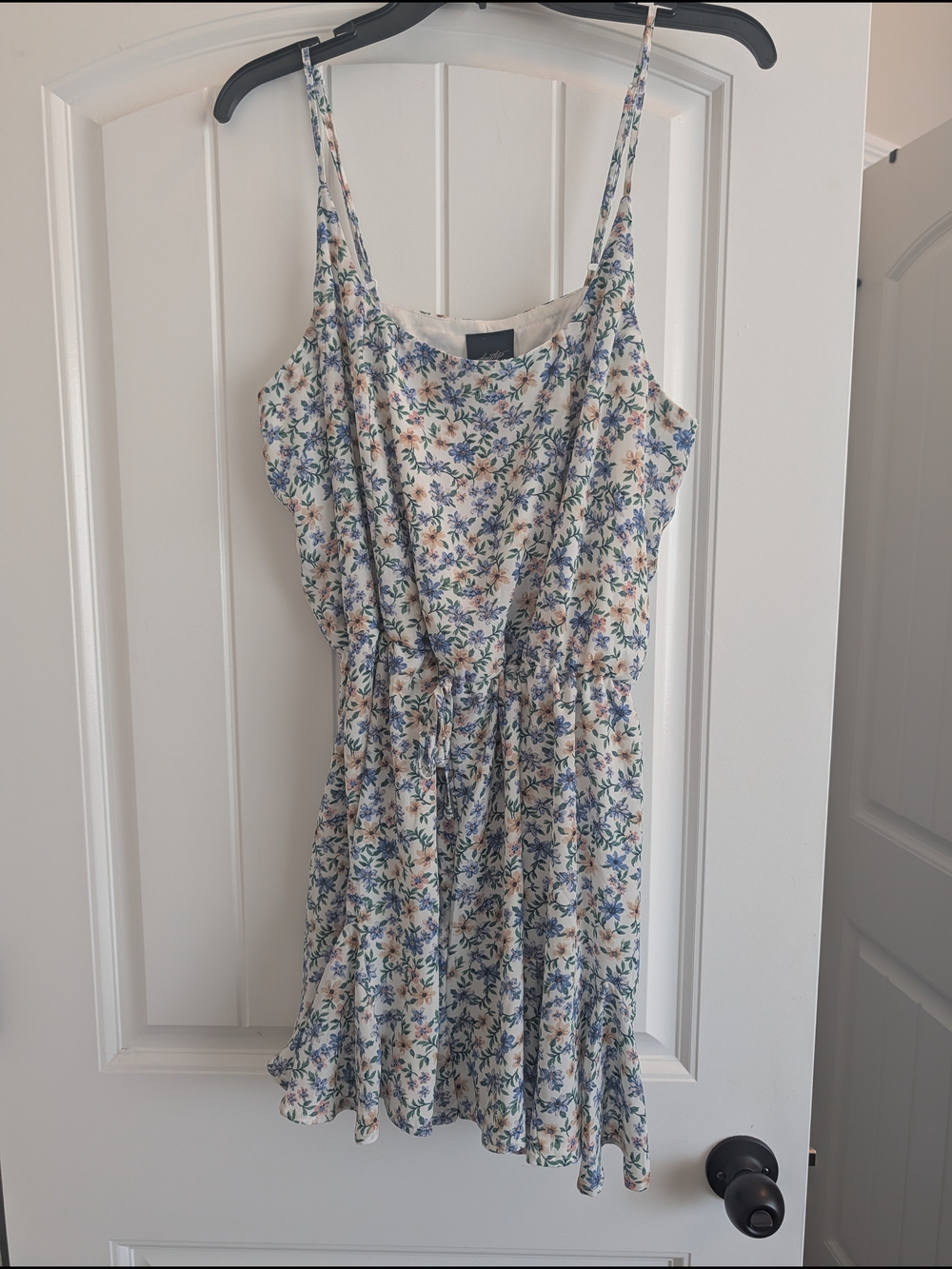 Daytrip Floral Spaghetti-Strap Romper in White and Blue